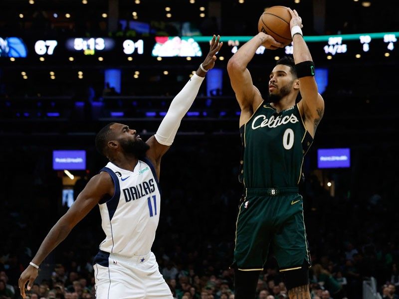 Tatum powers NBA-best Celtics past Mavs; Hawks swoop down on Kings