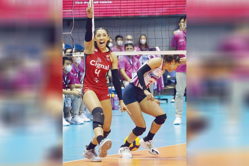 Cignal upsets Creamline, nears finals