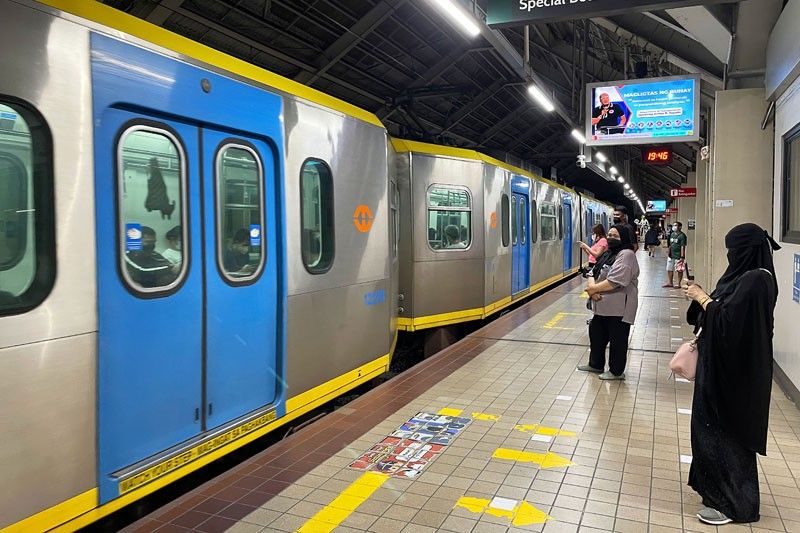 LRT-1 passenger severs left foot after falling onto tracks