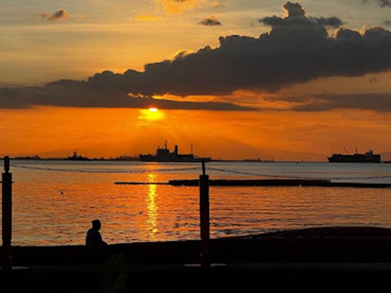 The stunning sunset of Manila Bay.