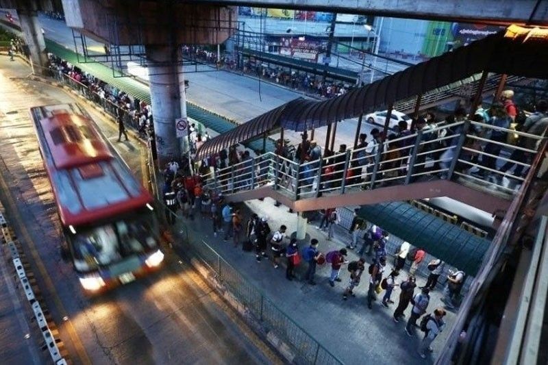 LTFRB to probe reports of EDSA Carousel buses charging fares despite 'Libreng Sakay'