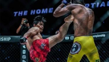 Eduard Folayang (in red shorts)