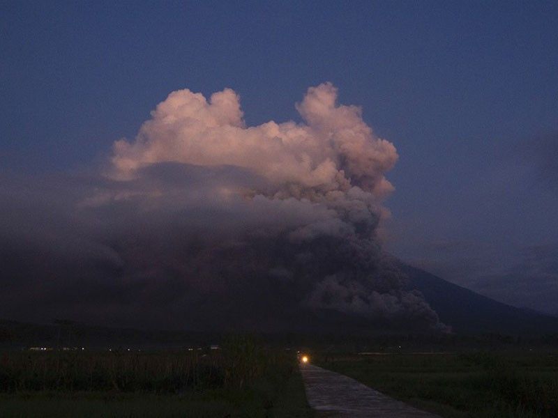 Indonesia's Mount Semeru volcano alert status raised to highest level â�� agency