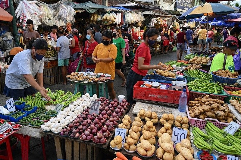 Inflation rate humambalos sa 8% bago Pasko, bagong 14-year high sa akyat presyo