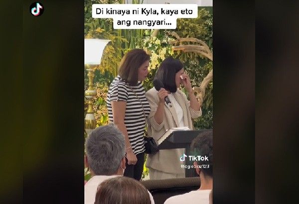 PERHATIKAN: Regine Velasquez membantu Kyla bernyanyi di belakang ibu Erik Santos