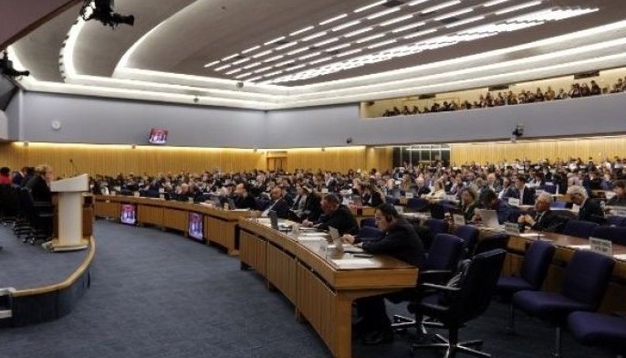UN shipping agency urged to set ambitious emission reduction measures