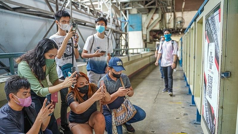 Filipinos are swarming at MRT-3 stations to play a game and win a car!