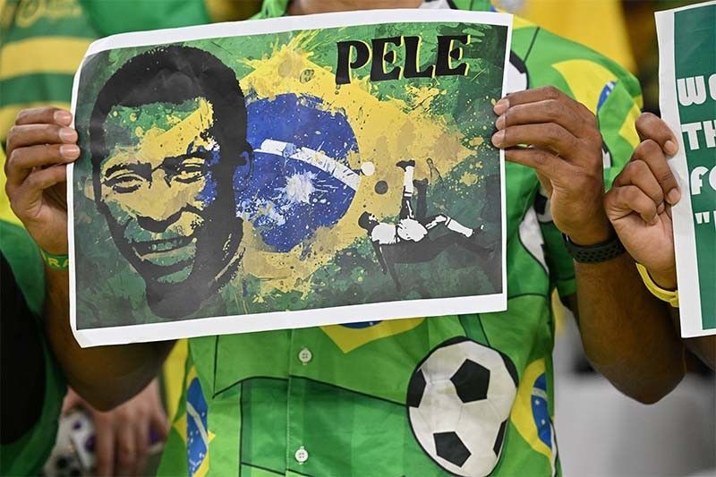 Pele's family gather at his hospital bedside on Christmas Eve