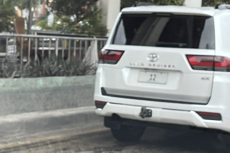 MMDA says action taken on SUV with '12' plate using bus carousel lane