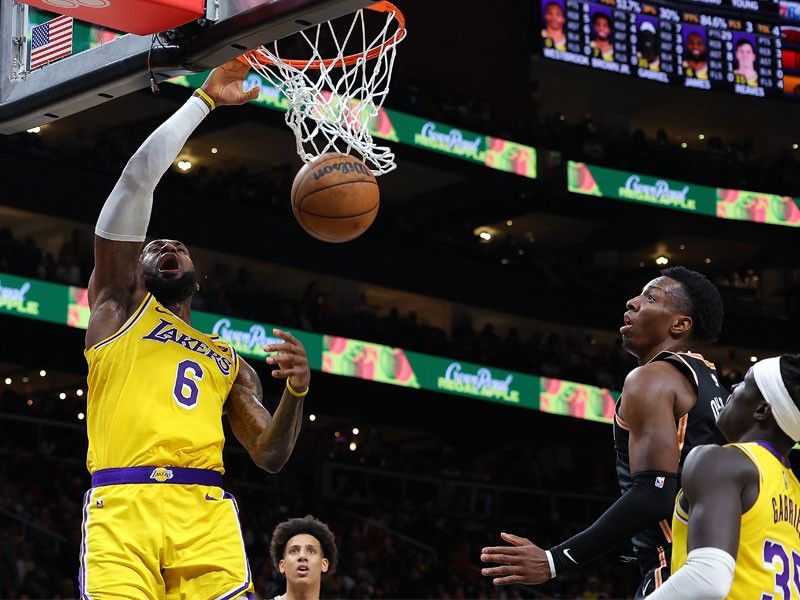 Hawks drop third straight in 130-121 loss to Lakers, LeBron