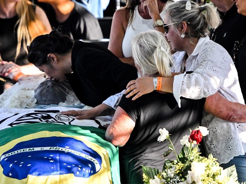 Brazil pays final respects to football giant Pele