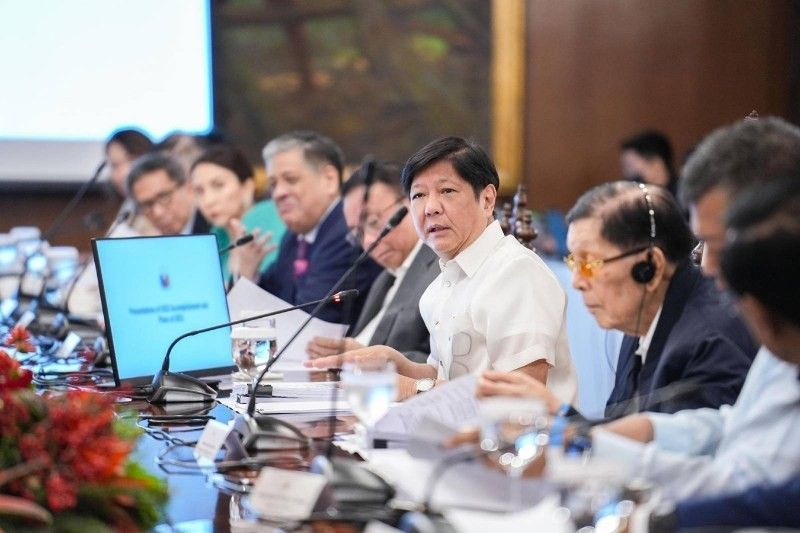 Marcos merestrukturisasi Kantor Presiden, mengganti nama kantor pers lagi