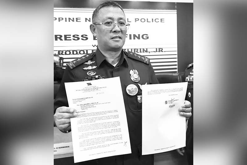 Top PNP officers, ayaw mag-resign