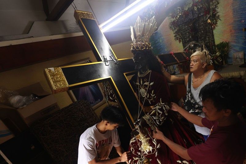 âPagpupugayâ replaces âPahalikâ for Nazarene devotees