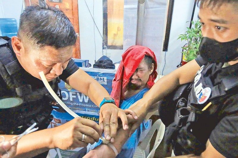Man takes nephews, niece hostage in Manila