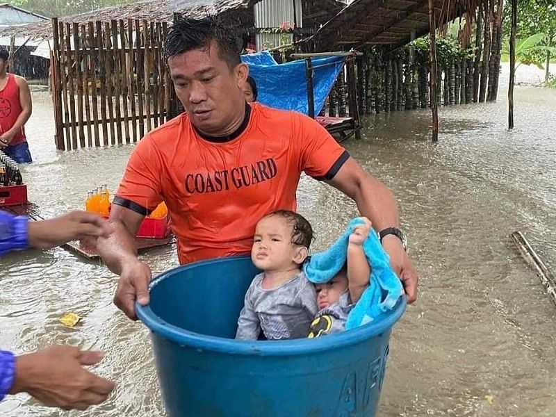 Patay sa 'LPA floods' umabot sa 33 sa buong bansa; 1.6-M katao nasalanta