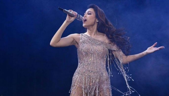 Toni napuno ang araneta, bultu-bultong tickets pinamigay ng mga kaibigan