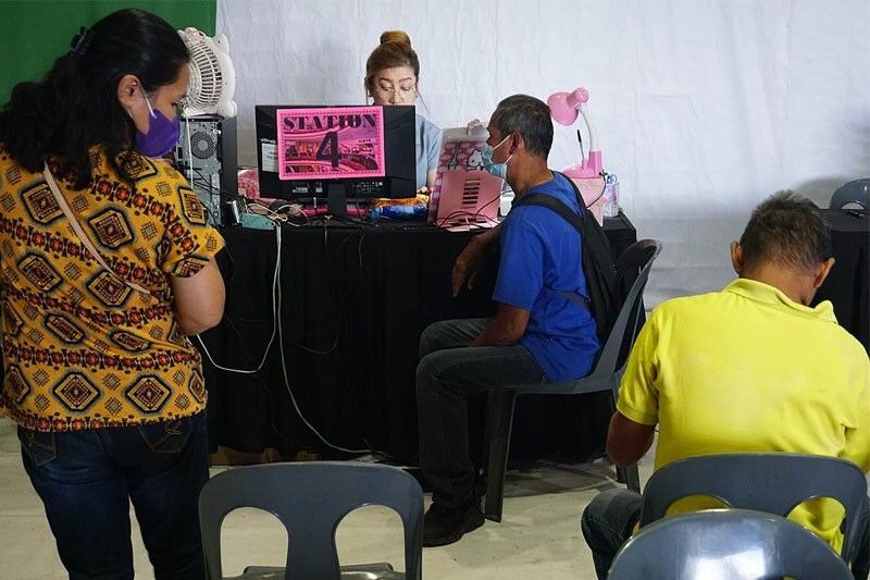 Pilot testing ng mall voting sa Barangay at SK election, pinaplantsa