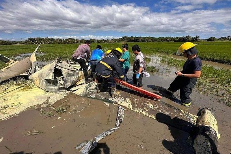 2 piloto ng PAF, patay sa plane crash sa Bataan