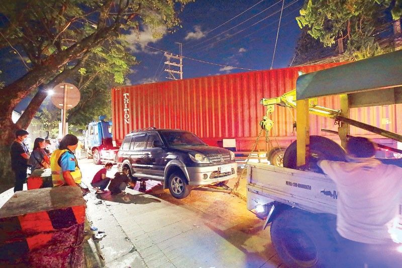Truck hits six vehicles in Pasig