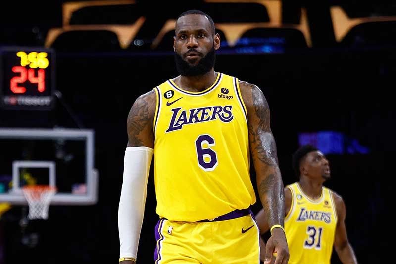 LeBron James' first No. 6 Lakers jersey goes to auction
