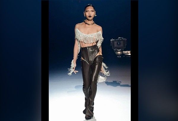 Model Cebu Lukresia tampil di catwalk Paris Fashion Week 2023