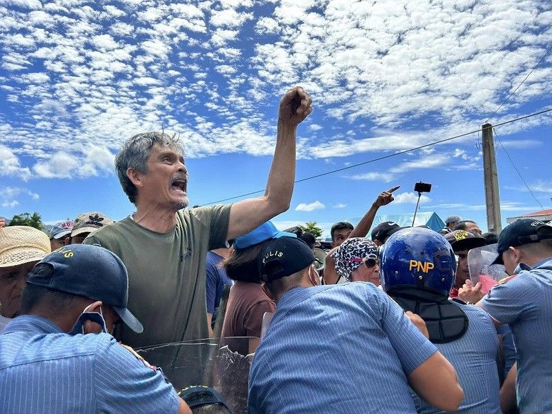Barikada vs 'illegal mining' operations sa Romblon nabalot ng tensyon