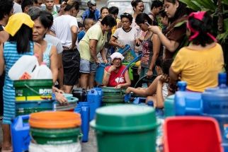 This photo taken on March 14, 2019 shows residents of Barangka in Manila, gathering water. Manila has been hit by its worst water shortage in years, leaving bucket-bearing families to wait hours for a fill up from tanker trucks and some hospitals to turn away less urgent cases