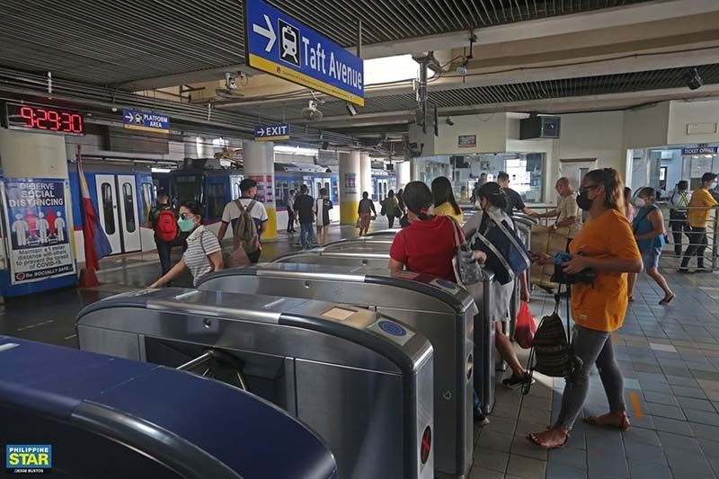 Higit 400K pasahero, sumakay sa MRT-3 trains sa loob ng 1-araw