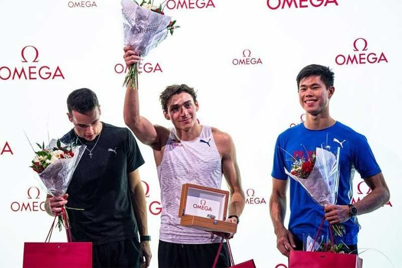 Obiena matches national record, wins bronze in Mondo Classic