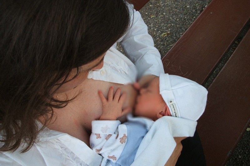 5 benefits of breastfeeding to moms