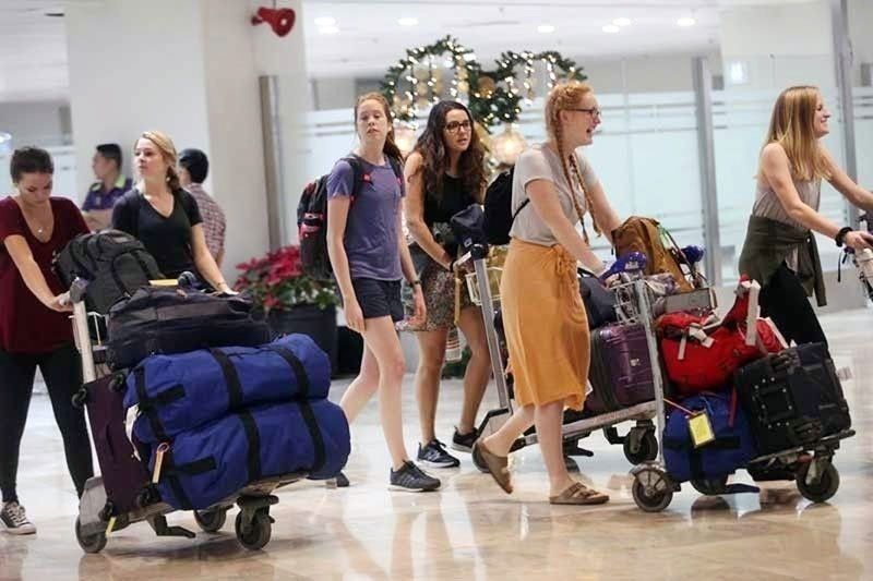 4.8 milyong tourist arrivals noong 2022, target ng DOT ngayong taon