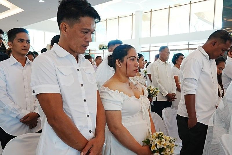 Over 200 Quezon City couples exchange vows