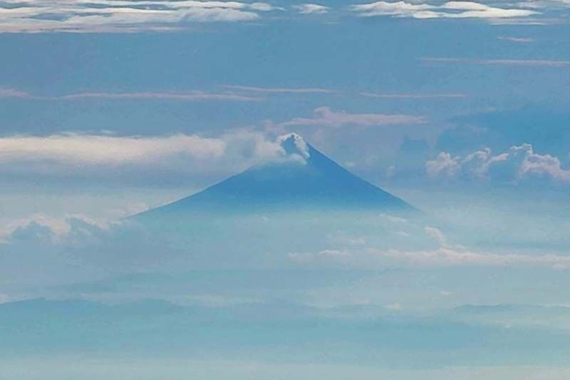 Bulkang Mayon, nakataas na sa Alert Level 2