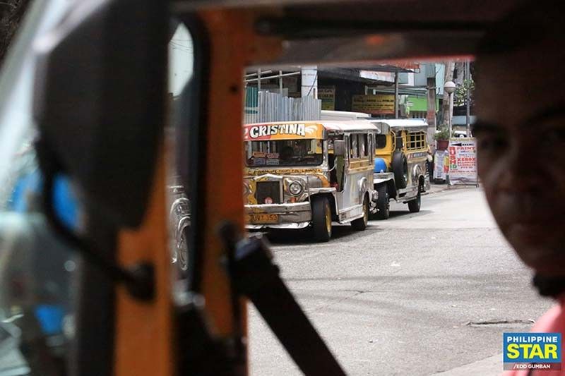 PanuntunanÂ sa ekstensyon ng prangkisa ng traditional jeep, pinag-aaralan na ng LTFRB