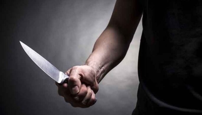 Drunk woman stabs husband