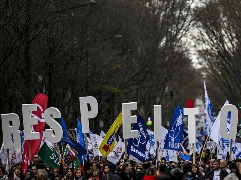 Ribuan orang bergabung dalam putaran terakhir protes guru Portugis