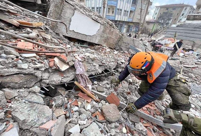 Philippine rescuers in Turkey clear 20 buildings