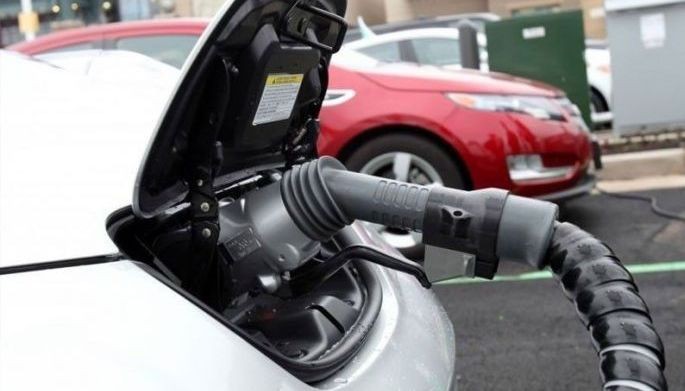 Palace urged: Expand tax breaks for e-vehicles