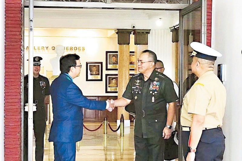 Chinese envoy,AFP chief discuss peace, stability in region