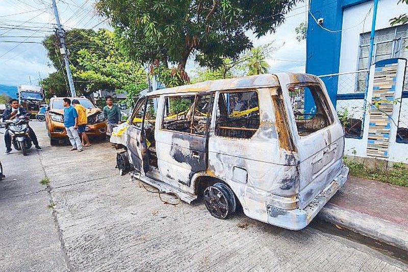 Sasakyan na ginamit sa pag-ambush sa Aparri vice mayor, natagpuang sunog