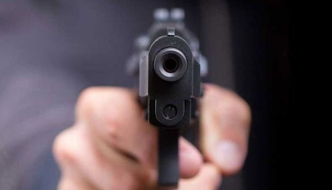 Cabbie shoots barker over P5