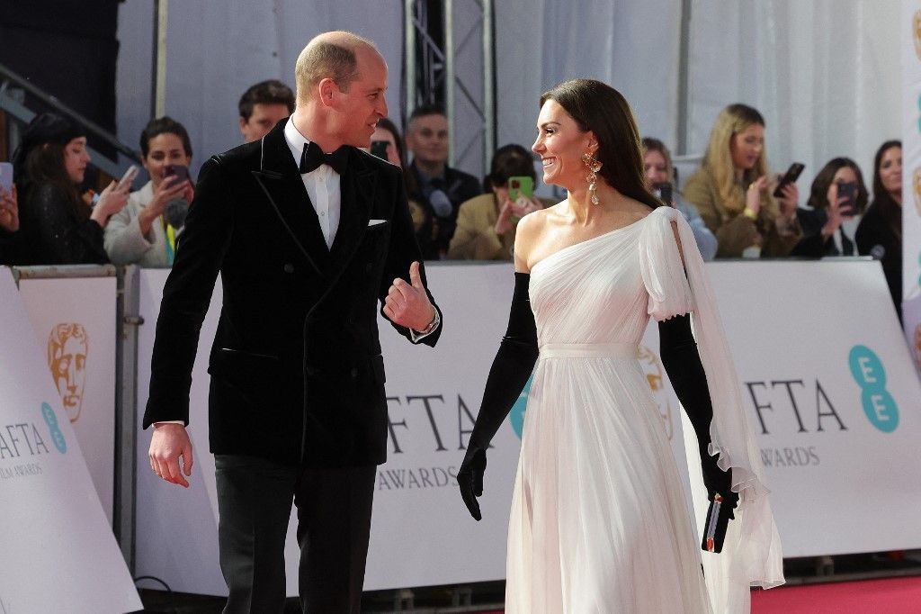 Prince William, Kate Middleton grace BAFTAs red carpet for first time as Prince, Princess of Wales