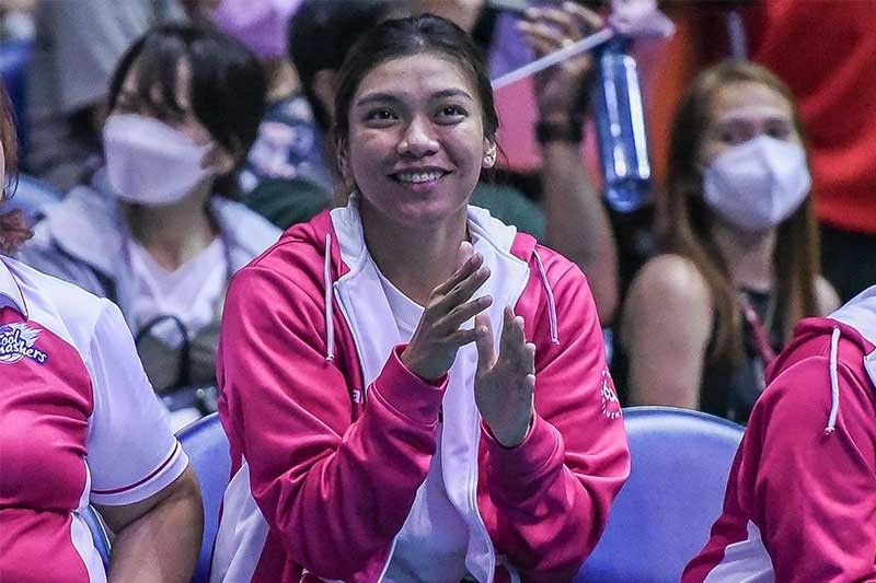 Creamline's Alyssa Valdez undergoes 'procedure' for knee injury