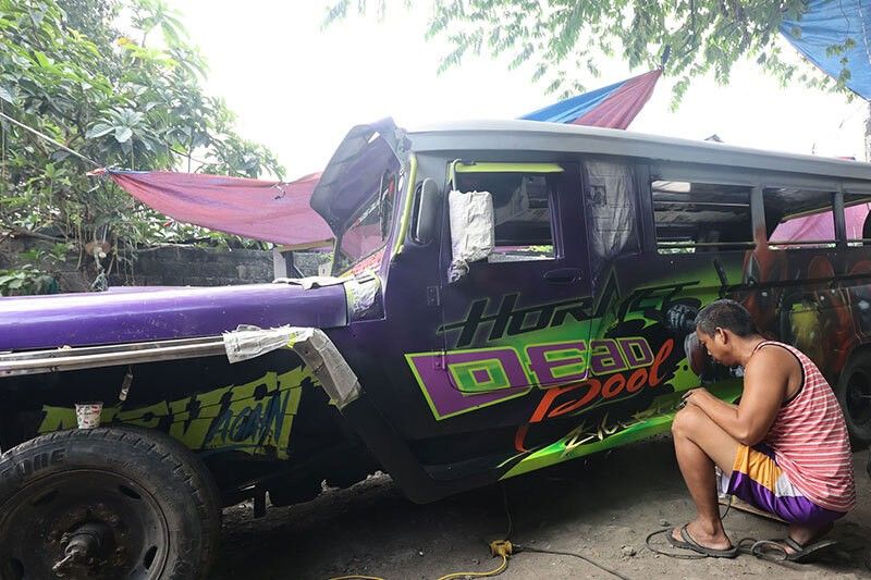 Senat bergabung dengan panggilan oleh pengemudi jeepney, operator untuk menunda penghentian