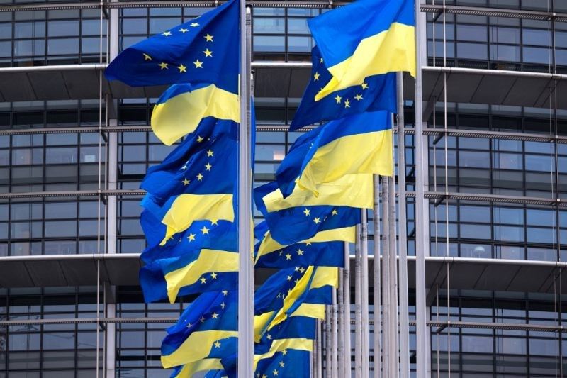 European Union Ukrainian flags