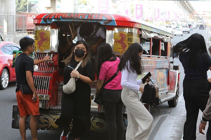 94% ng jeepney drivers, tinabla ang transport strike