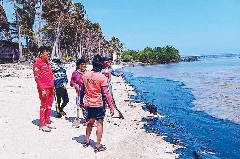 Mindoro oil spill reaches 3 barangays in Antique  Â 
