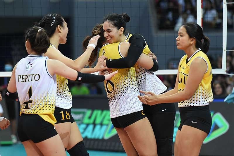 Golden Tigresses snap NU's 20-game win streak in five set thriller