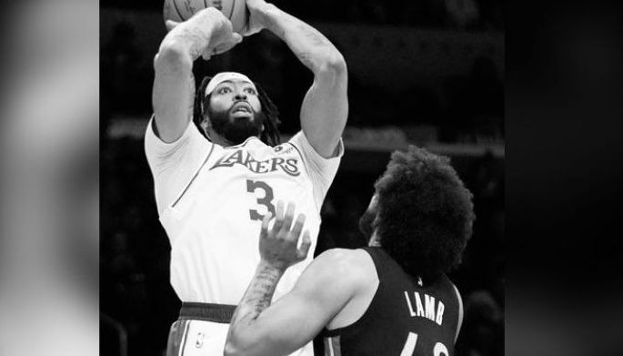 Lakers diniskaril ang pagbabalik ni Curry